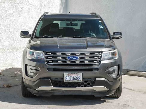 Used 2017 Ford Explorer XLT w/ Equipment Group 202A FWD image 2