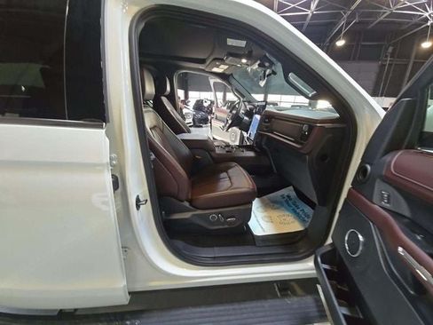 Used 2024 Ford Expedition Limited AWD/4WD image 19