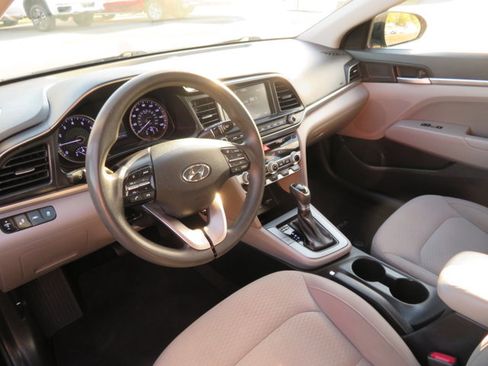 Used 2020 Hyundai Elantra SEL image 10