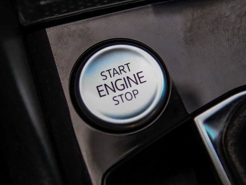 Used 2024 Volkswagen Taos SE w/ Panoramic Sunroof Package image 31