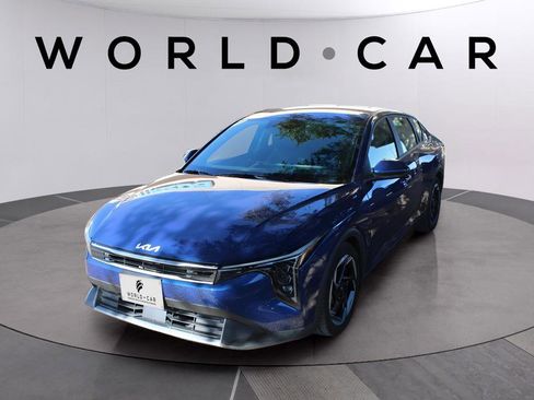 Used 2025 Kia K4 EX image 3