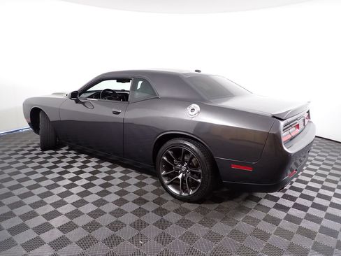 Used 2019 Dodge Challenger SXT RWD image 9