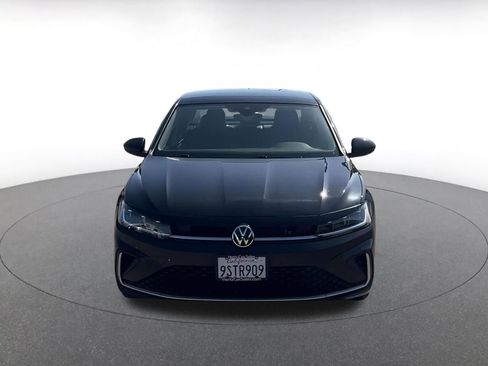 Used 2025 Volkswagen Jetta SE image 4