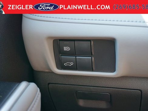 Used 2022 Toyota Highlander LE AWD/4WD image 30