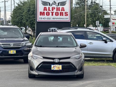 Used 2017 Toyota Corolla LE w/ Carpet Mat Package (TMS) FWD image 2