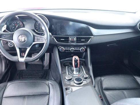 Used 2017 Alfa Romeo Giulia w/ Sport Appearance Package RWD image 16