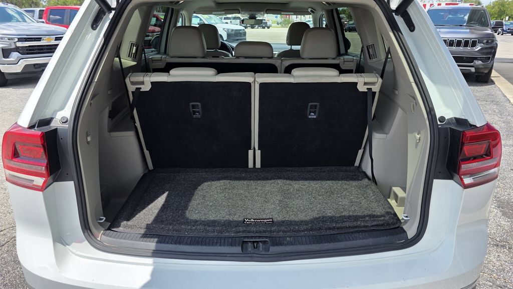 Used 2018 Volkswagen Atlas SEL FWD image 12