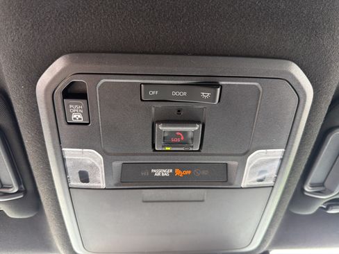 Used 2025 Toyota 4Runner SR5 AWD/4WD image 5