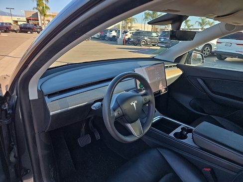 Used 2021 Tesla Model Y Long Range image 10