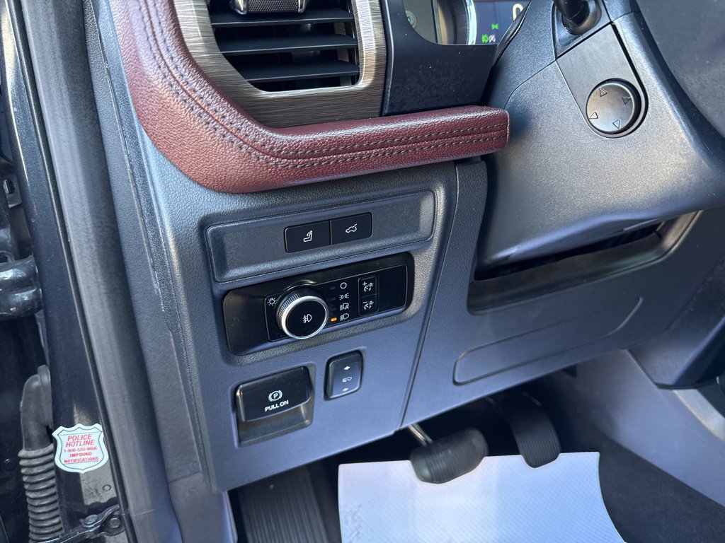 Used 2024 Ford Expedition Limited AWD/4WD image 33
