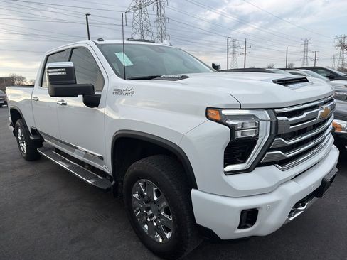 Used 2024 Chevrolet Silverado 3500 High Country w/ High Country Premium Package image 3