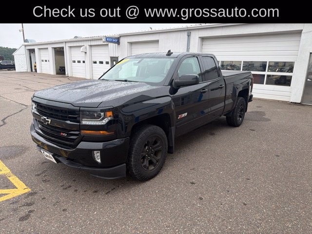 Used 2017 Chevrolet Silverado 1500 LT w/ Midnight Edition AWD/4WD image 4