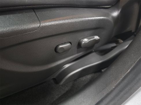 Certified 2020 Chevrolet Trax LT w/ LT Convenience Package image 29