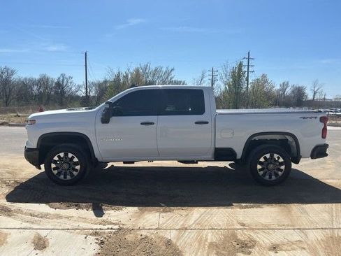Used 2024 Chevrolet Silverado 2500 Custom w/ Custom Value Package image 6