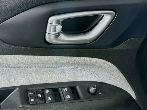 Used 2022 Jeep Compass Latitude w/ Sun and Sound Group image 24