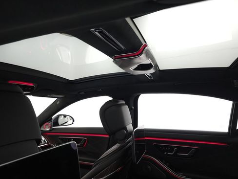 Used 2024 Mercedes-Benz S 63 AMG S w/ Carbon Fiber Exterior Package image 27