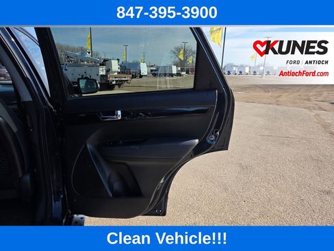 Used 2013 Kia Sorento LX w/ Convenience Pkg image 22