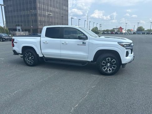 Used 2023 Chevrolet Colorado Z71 w/ Z71 Convenience Package 2 AWD/4WD image 3