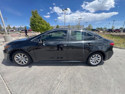Used 2020 Toyota Corolla XLE FWD image 3