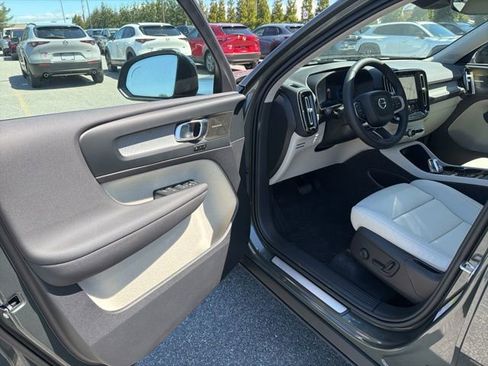 New 2026 Volvo XC40 B5 Ultra w/ Climate Package AWD/4WD image 12