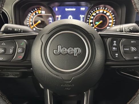 Used 2024 Jeep Gladiator Mojave w/ Technology Group AWD/4WD image 15