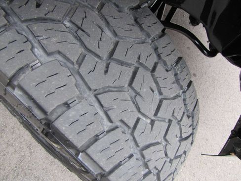 Used 2022 Ford F250 Platinum w/ FX4 Off-Road Package image 38