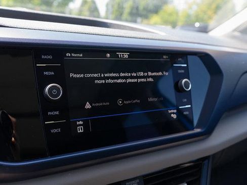 Certified 2023 Volkswagen Taos SE w/ Panoramic Sunroof Package AWD/4WD image 16