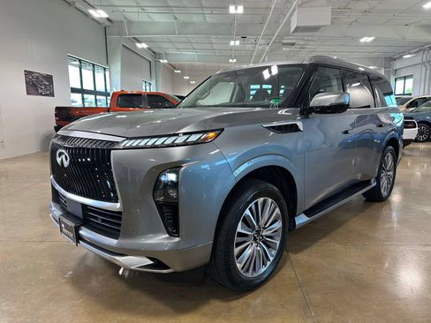 Used 2025 INFINITI QX80 Sensory AWD/4WD image 3