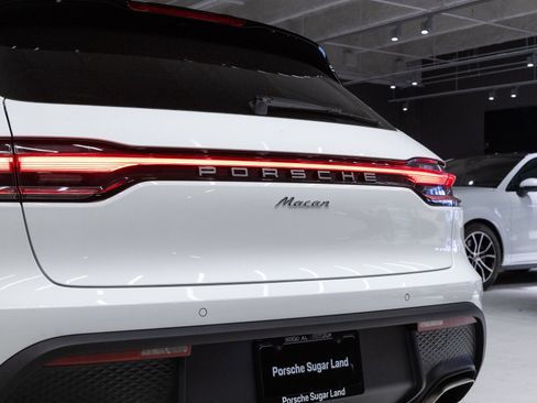 Certified 2026 Porsche Macan AWD/4WD image 31