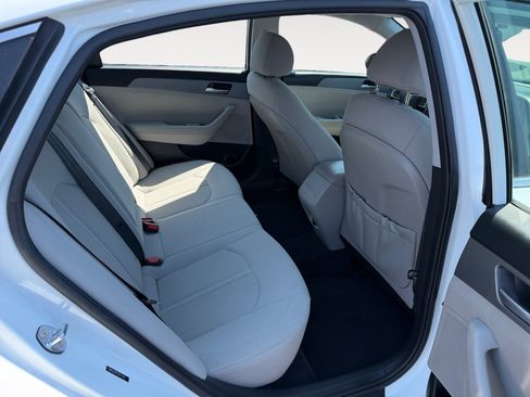 Used 2018 Hyundai Sonata SE FWD image 18