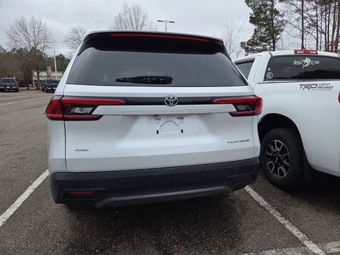 Used 2024 Toyota Grand Highlander Platinum image 3
