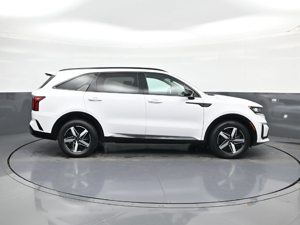 Used 2023 Kia Sorento EX w/ Panoramic Sunroof Package FWD image 11