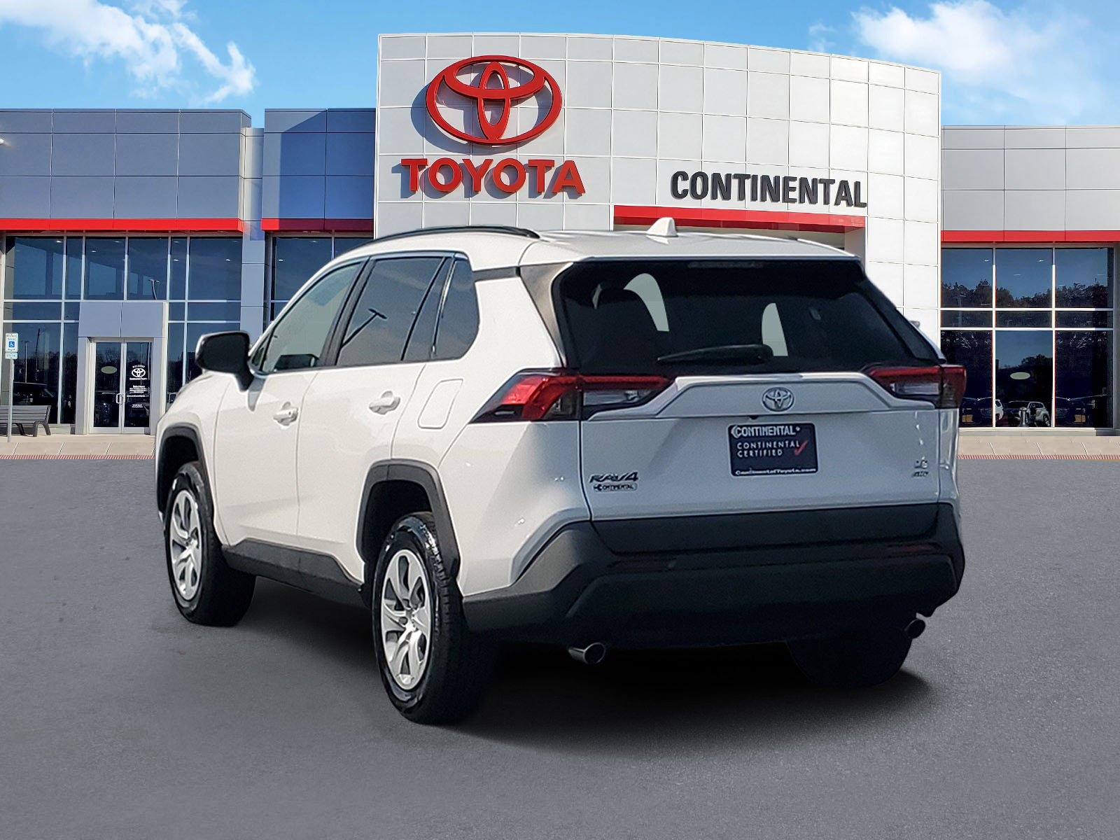 Used 2020 Toyota RAV4 LE w/ All Weather Liner Package AWD/4WD image 4