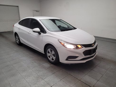 Used 2017 Chevrolet Cruze LS FWD image 13