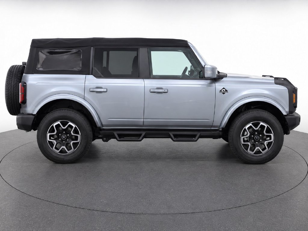 Used 2023 Ford Bronco Outer Banks AWD/4WD image 10