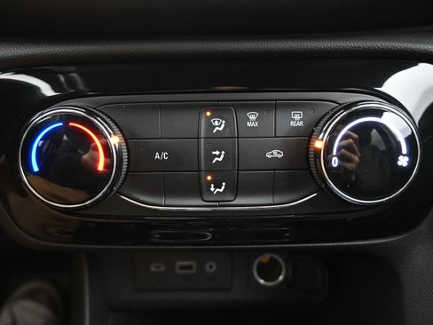 Used 2023 Buick Encore GX Preferred FWD image 19