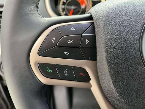 Used 2017 Jeep Cherokee Latitude w/ Comfort/Convenience Group AWD/4WD image 28