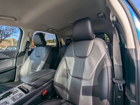 Used 2022 Ford Edge Titanium image 9