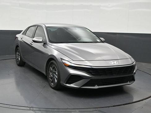 Used 2024 Hyundai Elantra SEL FWD image 8