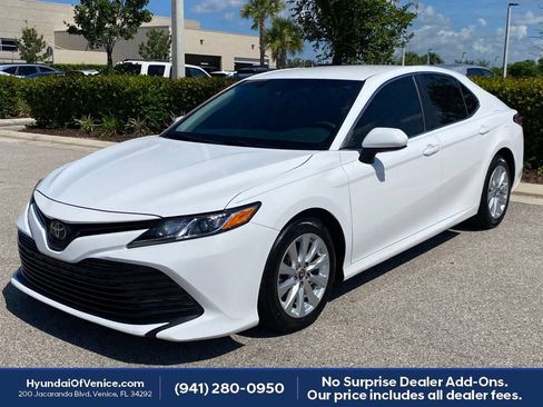 Used 2018 Toyota Camry LE FWD image 9