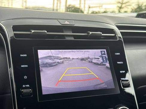 Certified 2022 Hyundai Santa Cruz SEL AWD/4WD image 17
