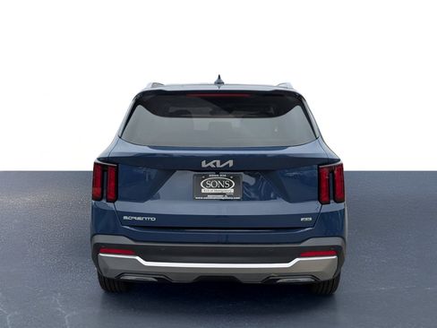 Used 2025 Kia Sorento S image 6