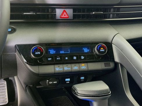 Used 2025 Hyundai Elantra Sport FWD image 18