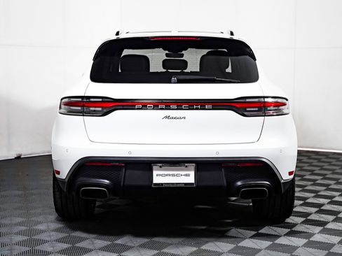 Certified 2025 Porsche Macan image 11