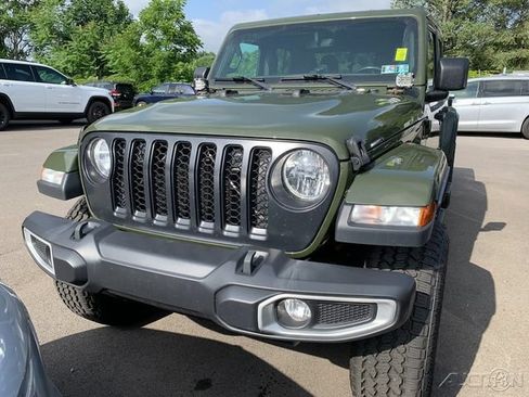 Used 2021 Jeep Gladiator Sport AWD/4WD image 1