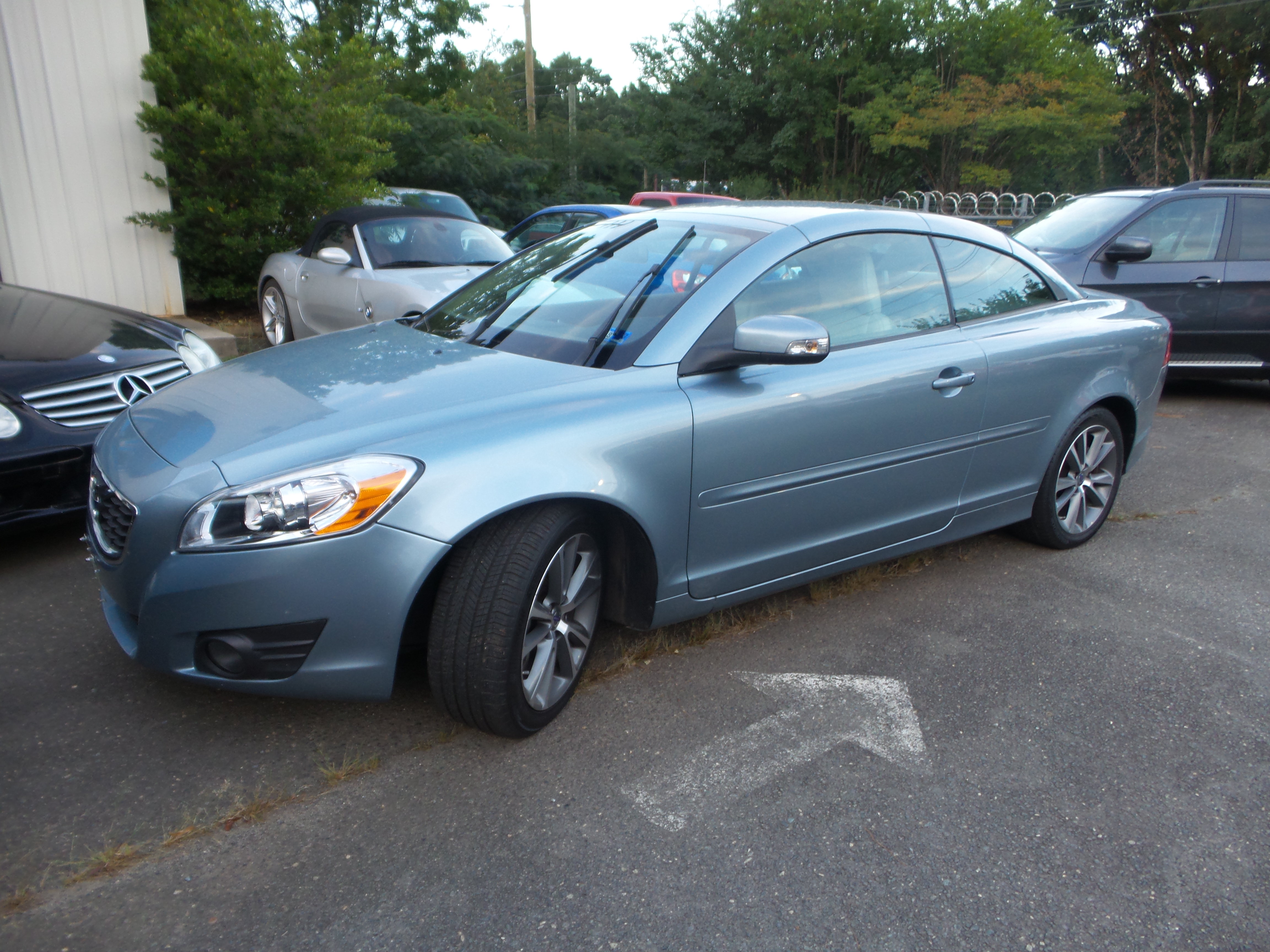 Used 2011 Volvo C70 T5 FWD image 1
