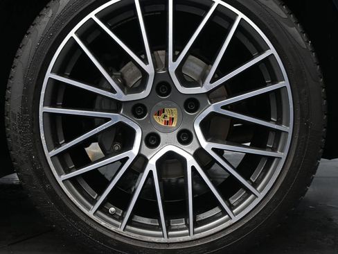 Used 2019 Porsche Cayenne S image 4