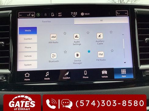 Used 2024 Chrysler Pacifica Touring-L image 3