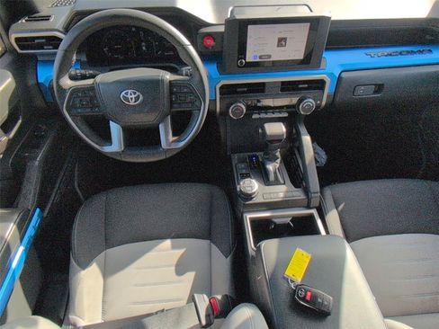 Used 2025 Toyota Tacoma TRD Off-Road AWD/4WD image 33