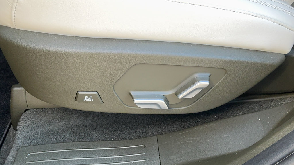 Used 2025 Hyundai Santa Fe Calligraphy FWD image 36